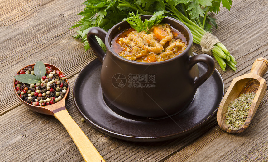 传统土豆汤香菜胡椒烹饪美味饮食薄片厨房餐厅蔬菜抛光图片