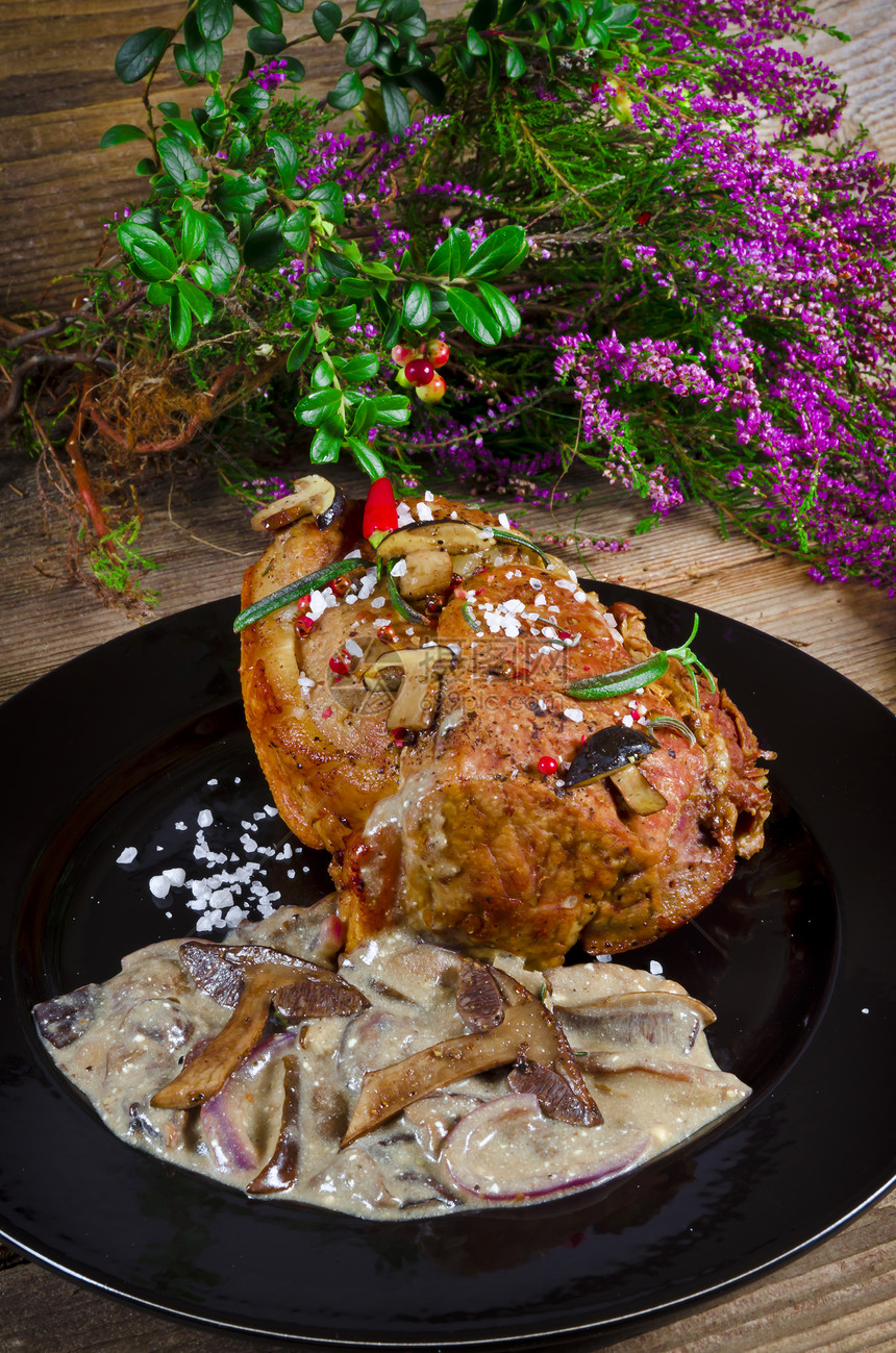 烤蘑菇酱盘子饮食厨房餐厅烧烤炙烤木头美食蔬菜叶子图片