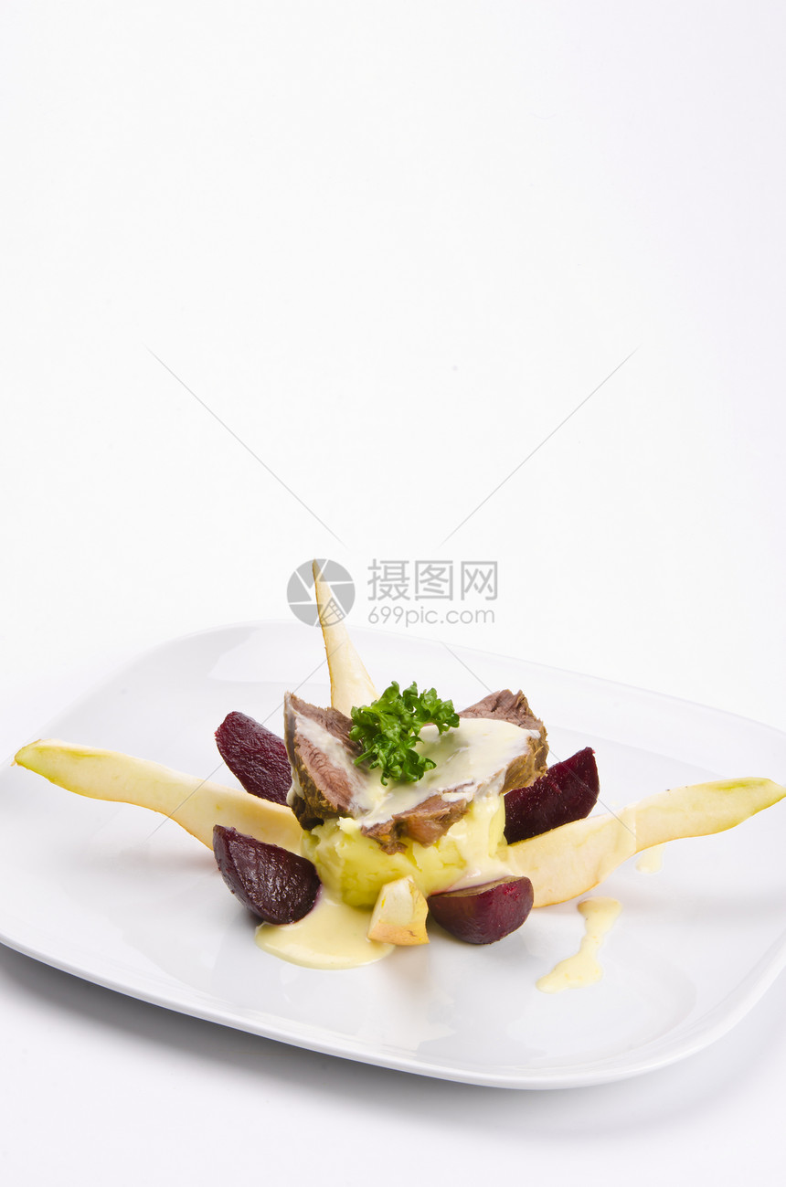 牛肉加黄沙司酱辣根蔬菜香料萝卜饮食午餐水果美味美食敷料图片