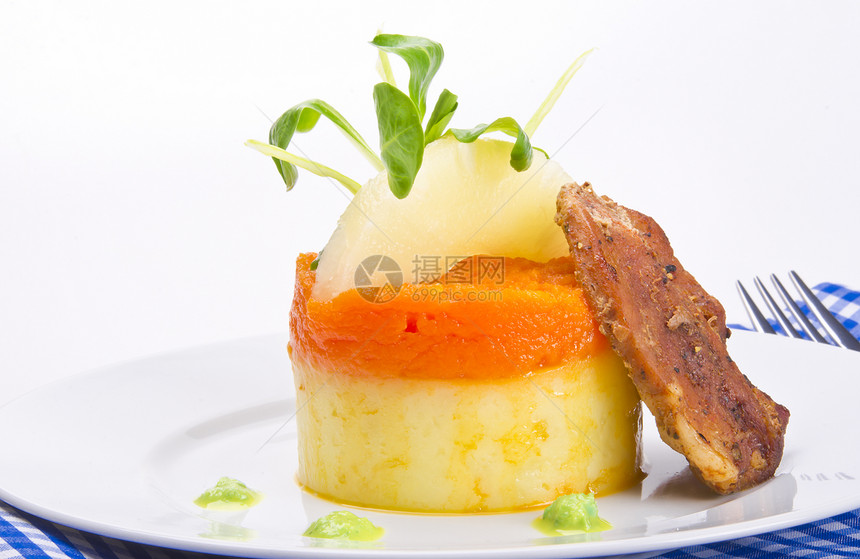 胡萝卜加土豆泥和肉饮食猪肉羊肉桌子盘子美食面包土豆腐烂食物图片