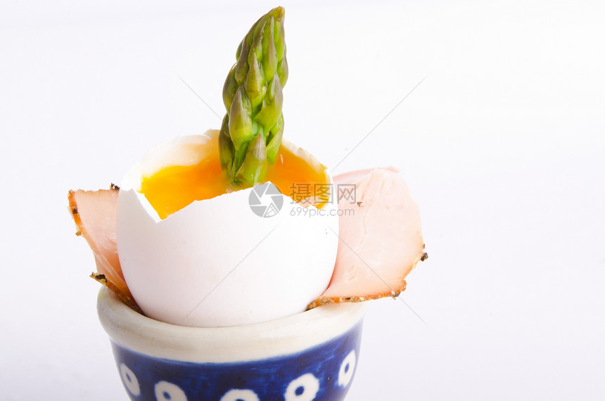 软煮鸡蛋 配有paragus饮食水果黄油面包食品美食盘子营养早餐青菜图片