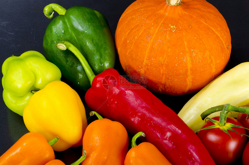 不同的辣椒和西红柿胡椒红色植物食物花园厨房水果宏观美食葫芦图片