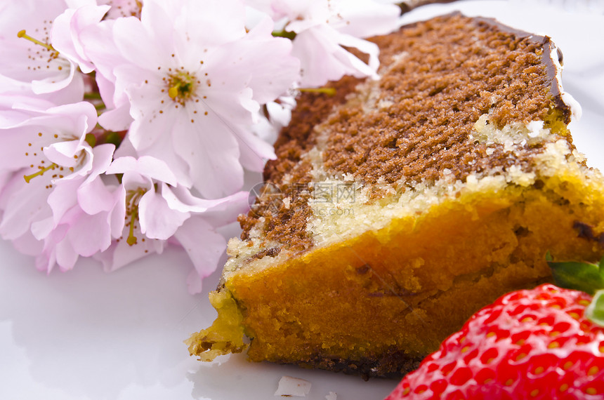 带有樱桃的大理石蛋糕美食糕点玫瑰桌子巧克力甜点乐趣面包可可水果图片