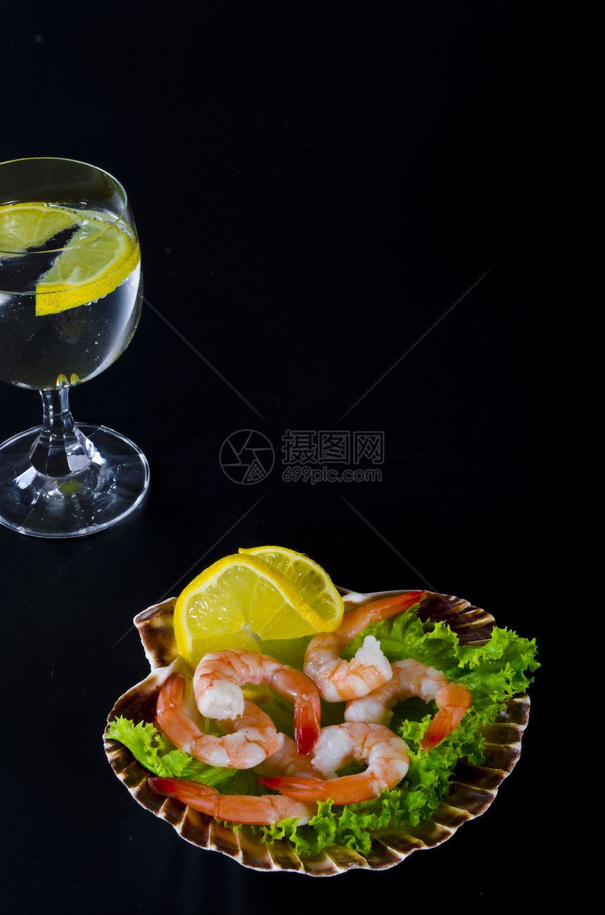 虾沙拉水果螃蟹盘子黑色美食海鲜小吃宏观营养钢巴图片