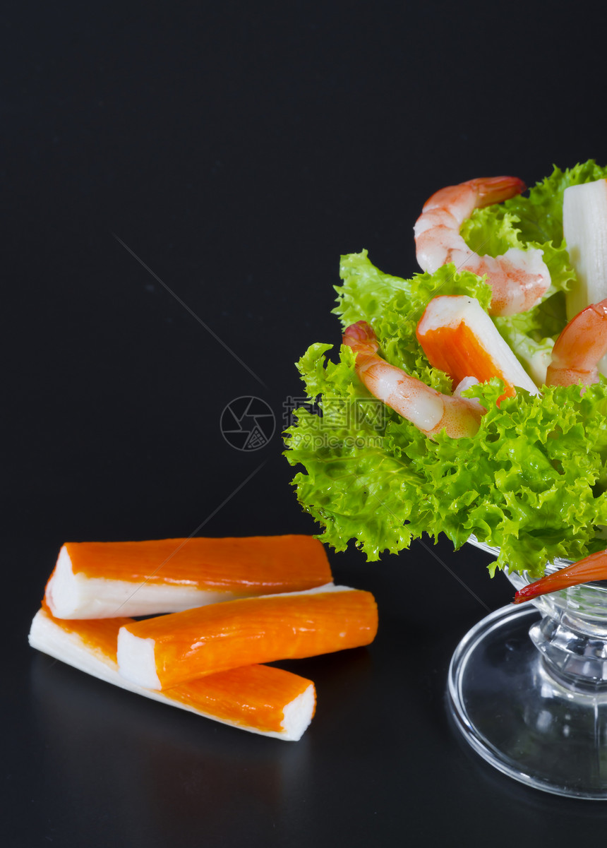虾沙拉美食红色营养绿色宏观海鲜水果黑色盘子海洋图片