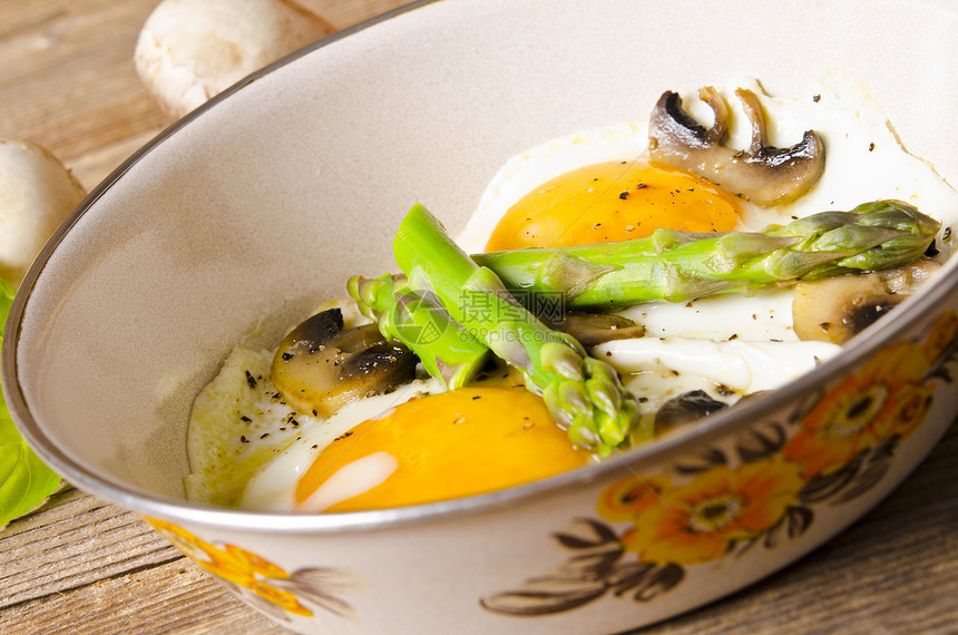 配煎蛋瓶子健康食物早餐美食藤蔓青菜蔬菜植物火腿图片