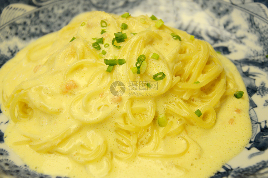 日文风格的意大利面条美食食物奶油绿色奶油状餐厅图片