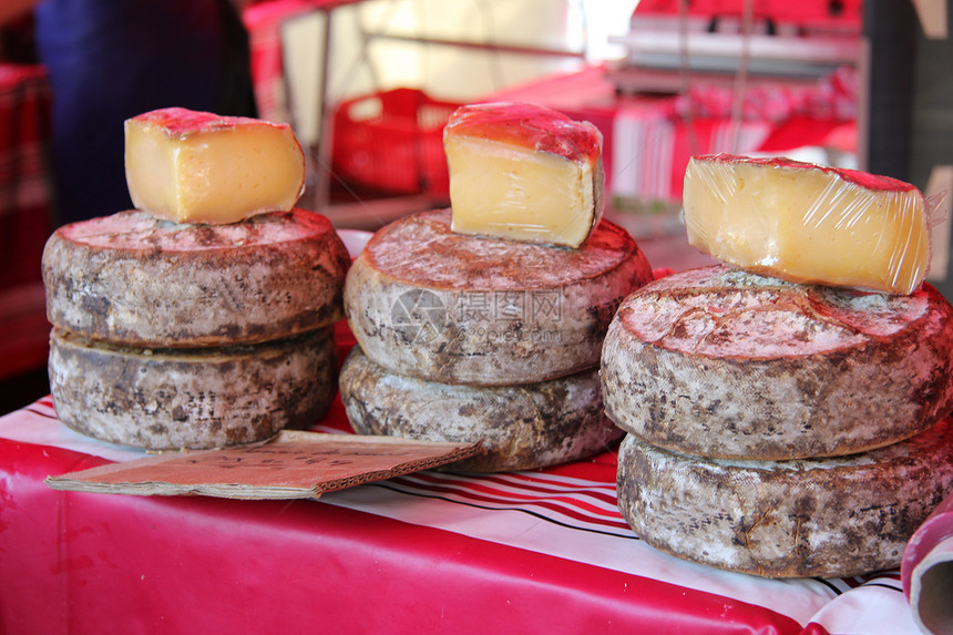 法国市场上的奶酪市场产品商业店铺零售美食生产奶制品展示牛奶销售图片
