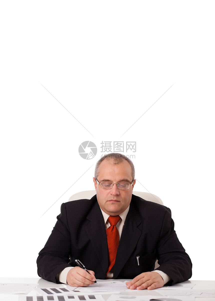 商业商坐在有复制空间的办公桌工人男人工作合同员工签名老板男性桌子经理图片