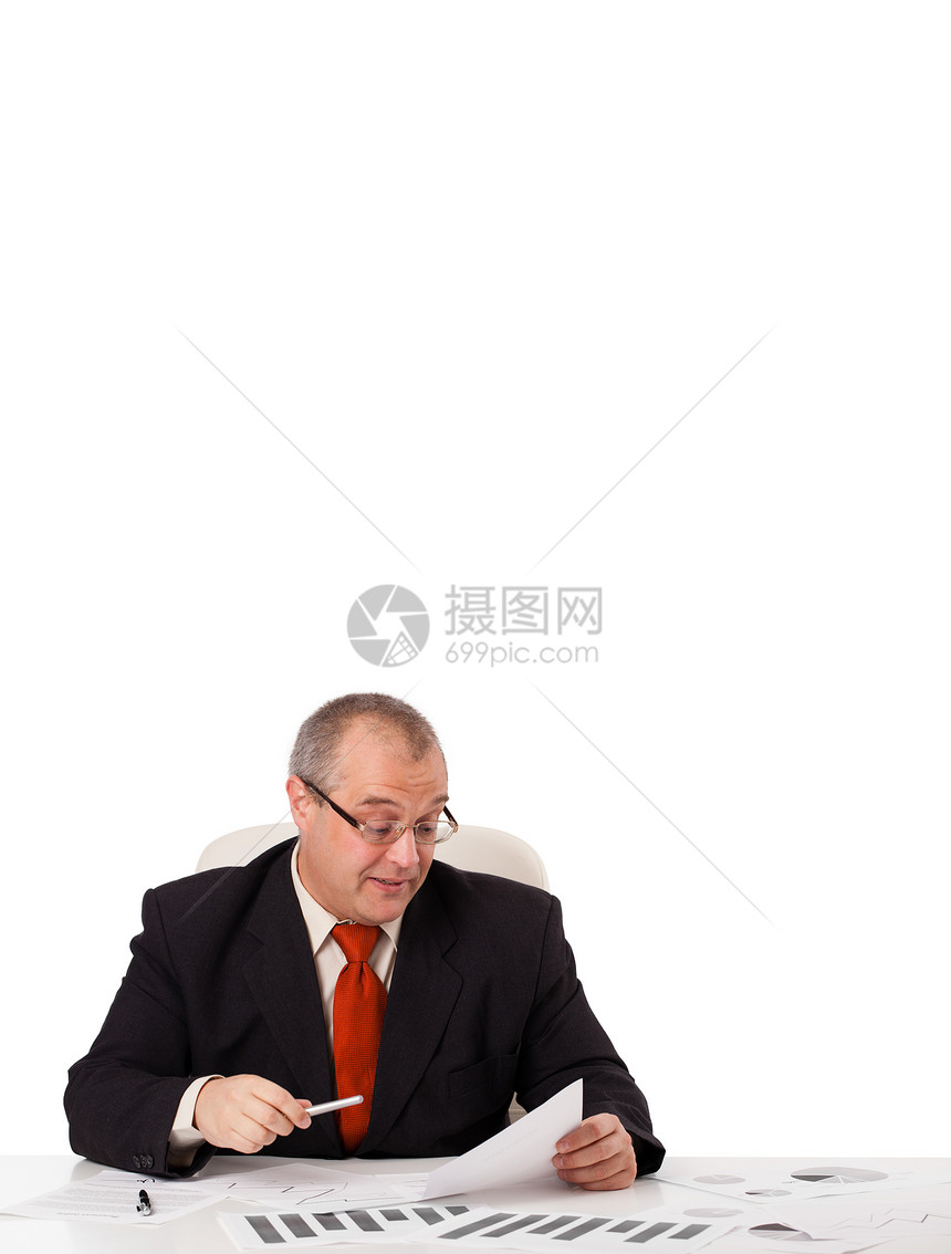 商业商坐在有复制空间的办公桌签名职业商务男人老板文书微笑工人合同经济图片