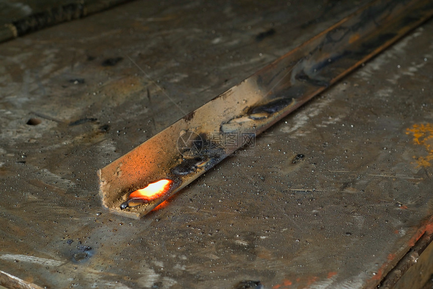 红热焊接金属制品工业制造业工程作坊工厂维修生产火焰红色橙子图片