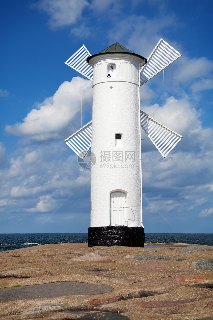 Swinoujscie的灯塔太阳风车房子海洋导航海滩码头地标支撑波浪图片