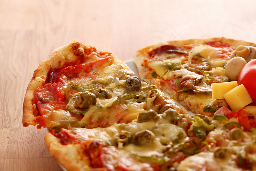 孤立的意大利新披萨送货火腿营养香肠脆皮小吃圆圈垃圾午餐育肥图片
