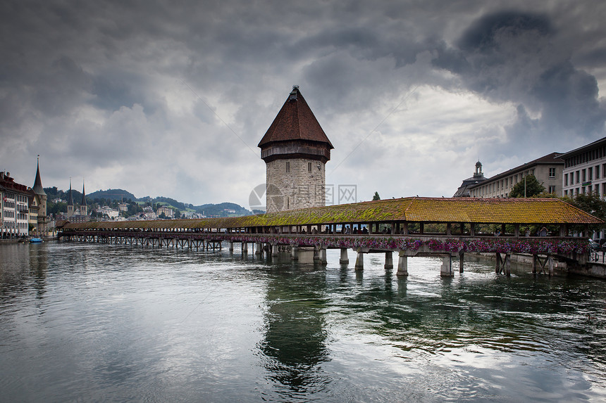 瑞士卢塞恩卢塞恩地标建筑行人假期文化木头天桥旅游反射建筑学图片