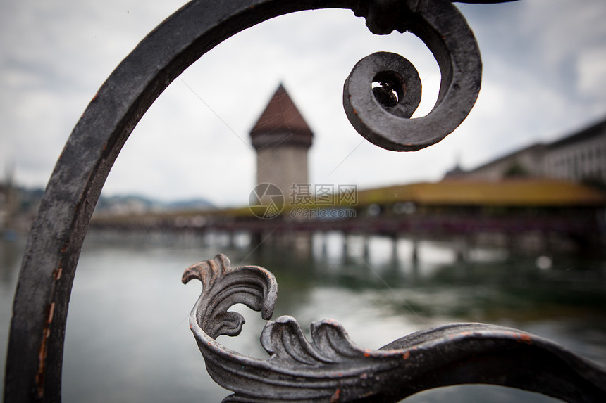 瑞士卢塞恩卢塞恩照明行人建筑学旅游教堂地标游客天桥木头遗产图片