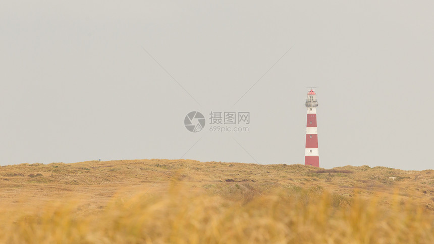 红色和白色灯塔海洋条纹建筑学指导建筑沙丘港口海岸线海岸天空图片