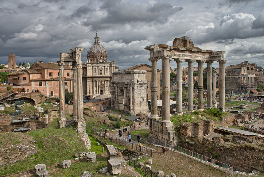 罗马的罗马废墟景点柱廊寺庙景观论坛旅行岩石天空旅游大理石图片