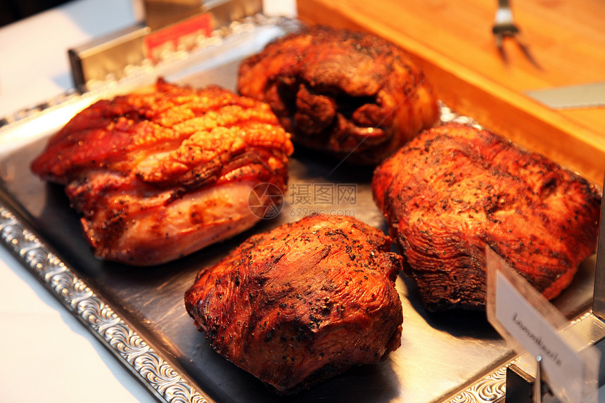 自助餐上的烤肉切肉图片