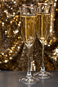 环璃杯带浸水环的香槟杯辉光酒精反射玻璃白酒钻戒情人魅力钻石珠宝背景