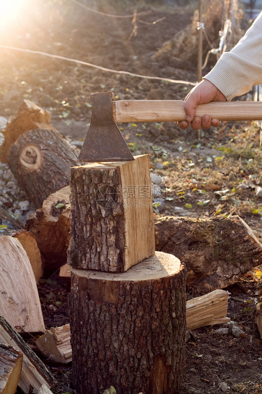 砍木力量危险比赛植物森林男性工人金发工作靴子图片