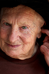 人脸老化素材高级妇女肖像人脸黑色长老祖母女士退休老年棕色老化奶奶背景