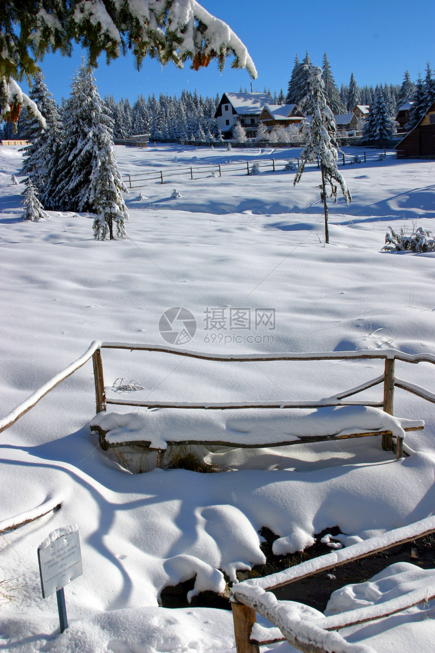 冬季风景和雪雪天空木头季节山脉冻结公园照片日落墙纸天气图片