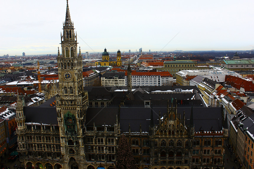 德国慕尼黑市政厅城堡广场中心历史房子蓝色大教堂艺术建筑建筑学图片