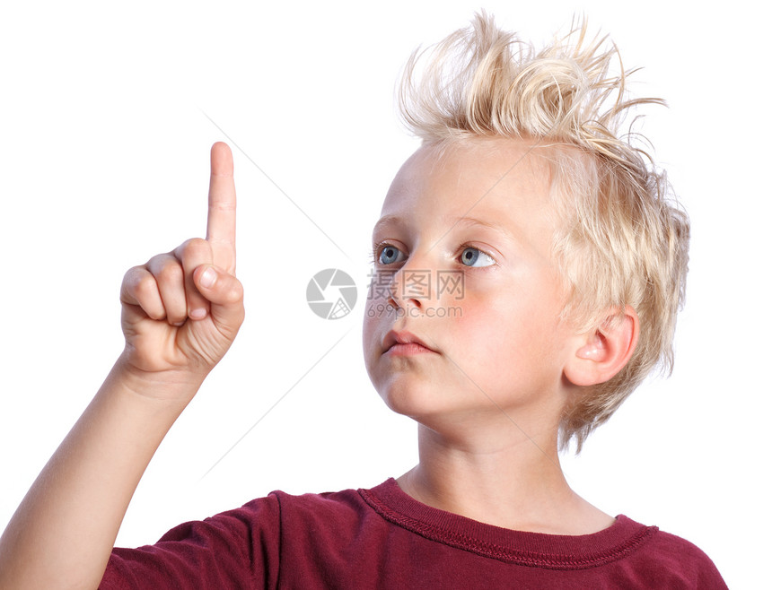 年轻金发男孩的视觉和指针孩子手势男生童年白色乐趣蓝色男性金发女郎儿子图片