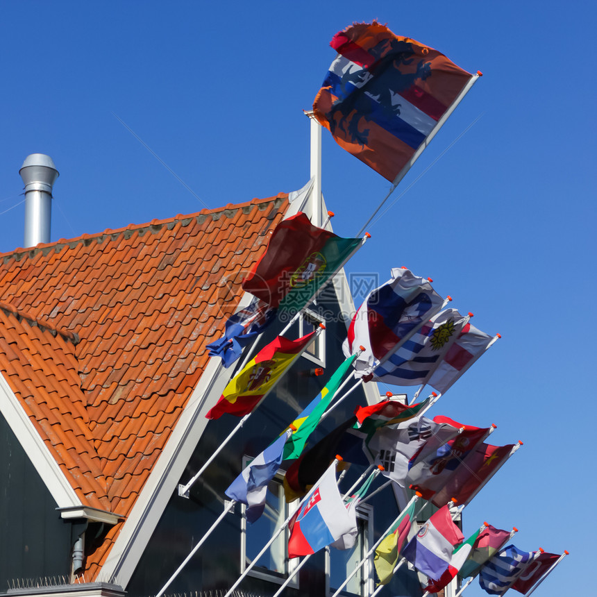 荷兰 Volendam 旧石屋传统村庄建筑世界旅游旗帜天空建筑学历史住宅图片