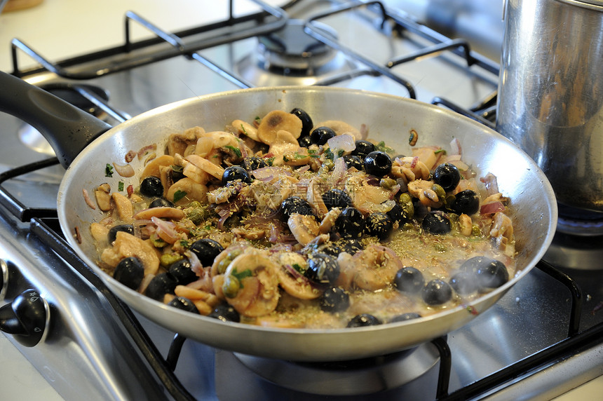 洋葱烤蘑菇草药小吃派对棕色平底锅国家产品油炸食物餐饮图片