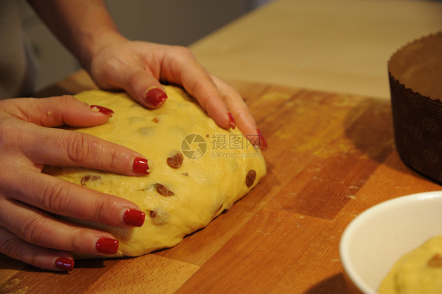 Panettone 制造午餐面条拼贴画糕点美食团体文化黄色食物小麦图片