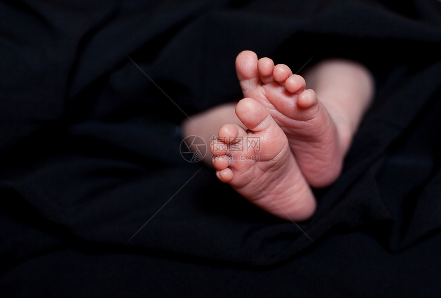 婴儿腿童年药品孩子享受新生拥抱按摩几个月母亲家庭图片