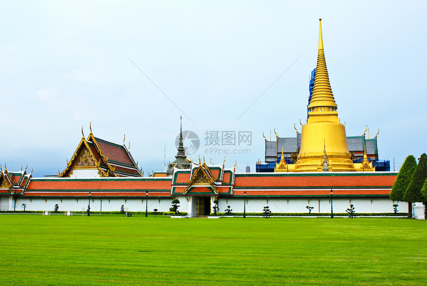 泰国曼谷主要旅游景点游客历史性寺庙金子艺术遗产王国宝塔城市文化图片