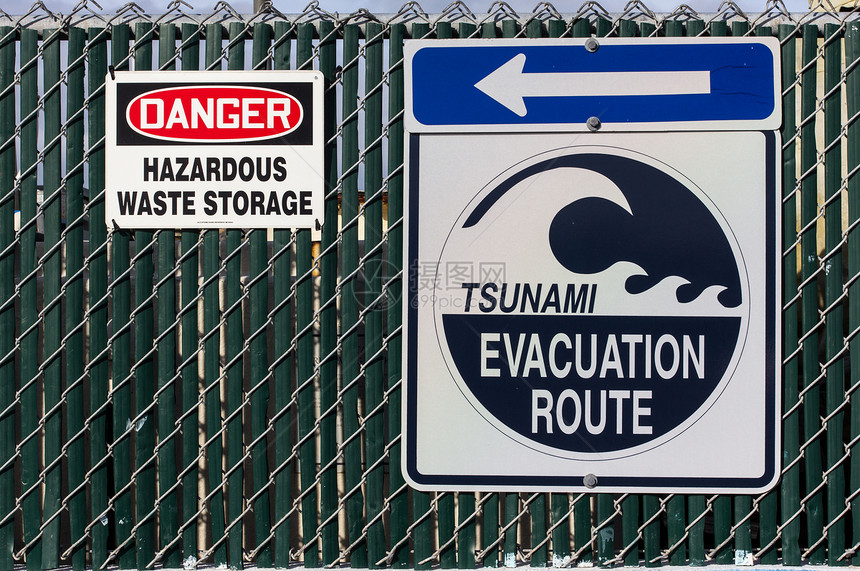 海啸疏散路线标志基础设施海洋栅栏地震图片