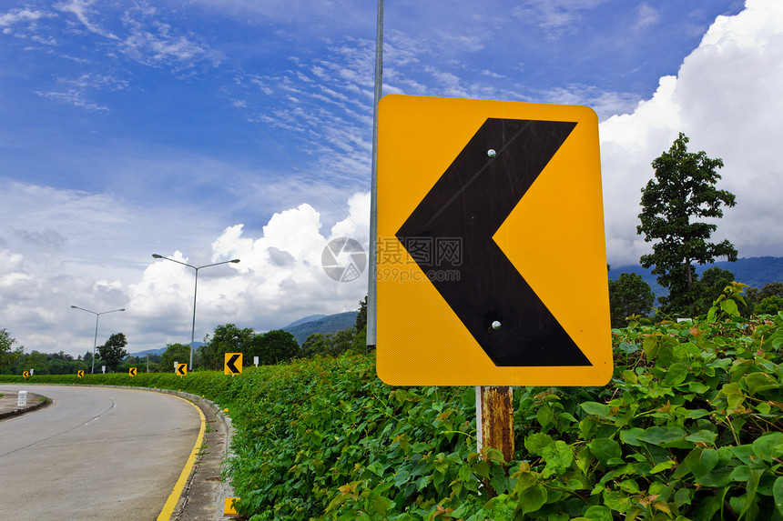 路标标志横幅注意力运输弯曲标签风险街道交通小路危险图片