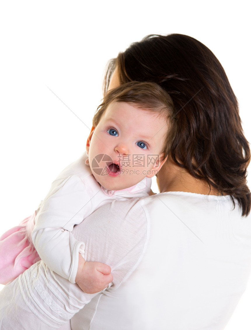 怀着白色的母臂拥抱婴儿女孩女孩后代帮手幸福女士童年家庭快乐工作室母亲图片