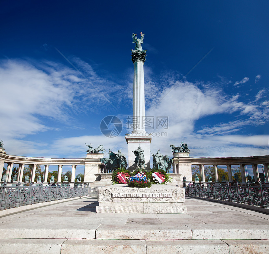 匈牙利布达佩斯英雄广场的千年名胜古迹 匈牙利布达佩斯旅游大街大地政治建筑天空地标正方形建筑学文化图片