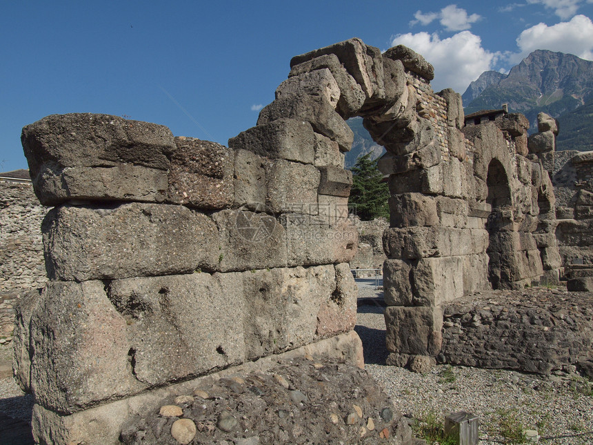 罗马戏剧Aosta联盟废墟艺术剧院地标山谷纪念碑山脉考古学建筑学图片