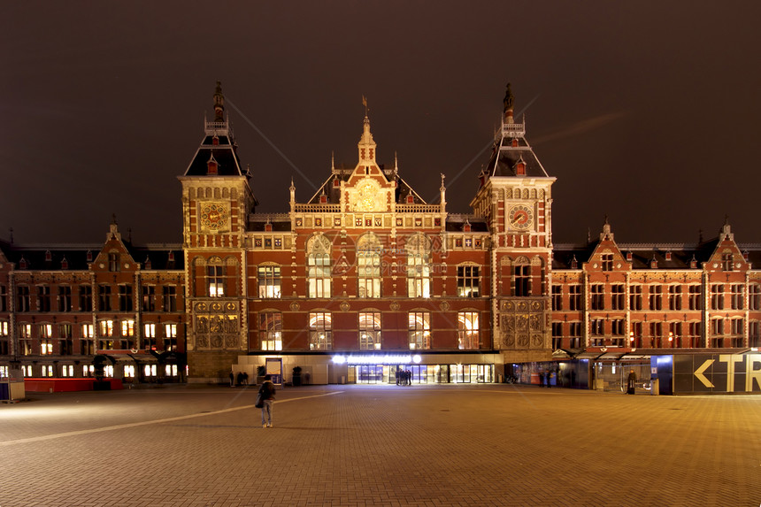 荷兰阿姆斯特丹中央车站 夜里晚上图片