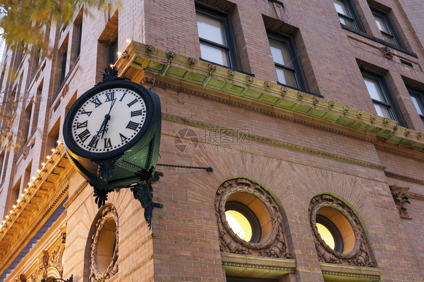 诺福克市中心的时钟图片