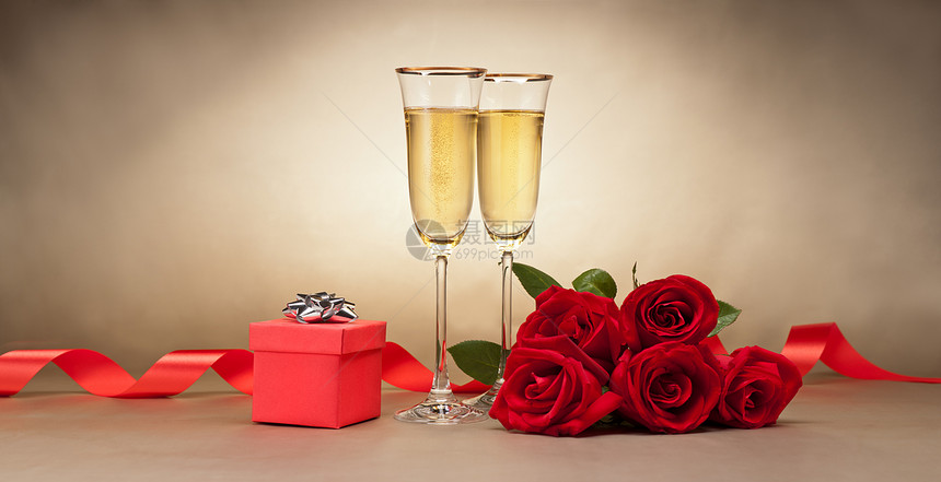 香槟杯 礼物和玫瑰周年纪念日情人玻璃丝带奢华魅力展示派对反射图片