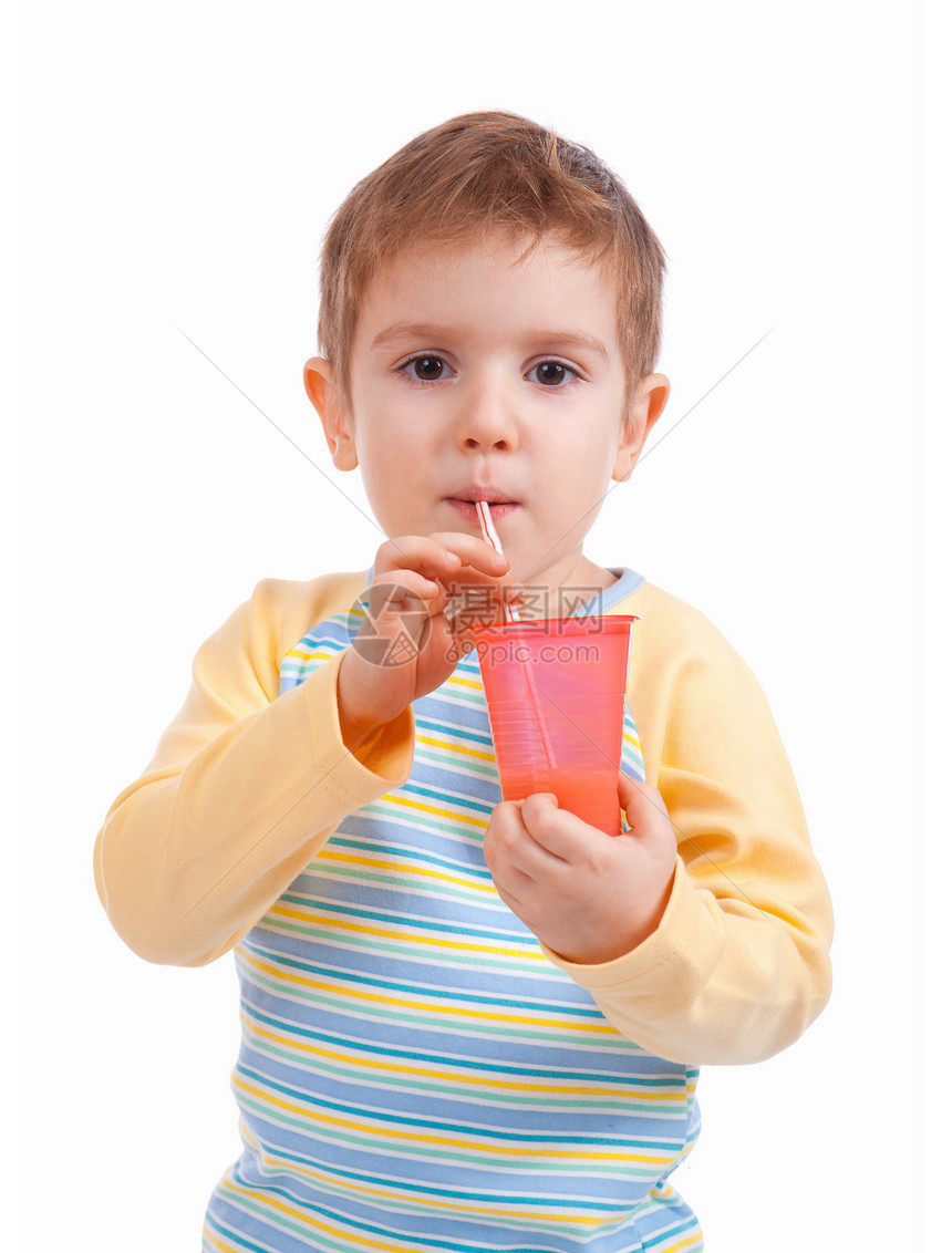 男孩喝果汁食物身体儿童男生吮吸瓶子塑料午餐儿子白色图片