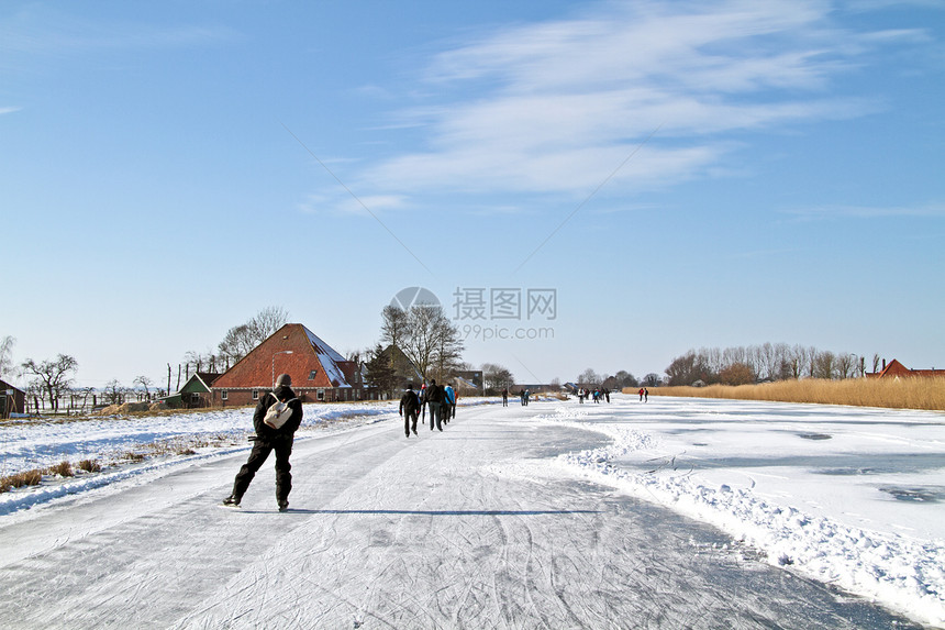 荷兰农村的滑冰 从荷兰到乡间溜冰者冰鞋运动图片