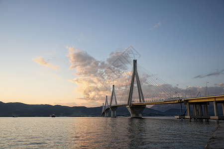 安提里奥穿越科林斯湾海峡天空电缆抗震蓝色海峡海湾建筑海岸反离子建筑学背景