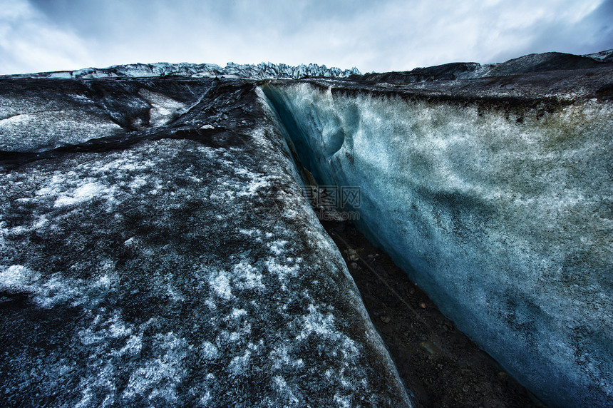 冰川鸿沟冻结蓝色山沟冰山峡谷场景山脉远足洞穴图片