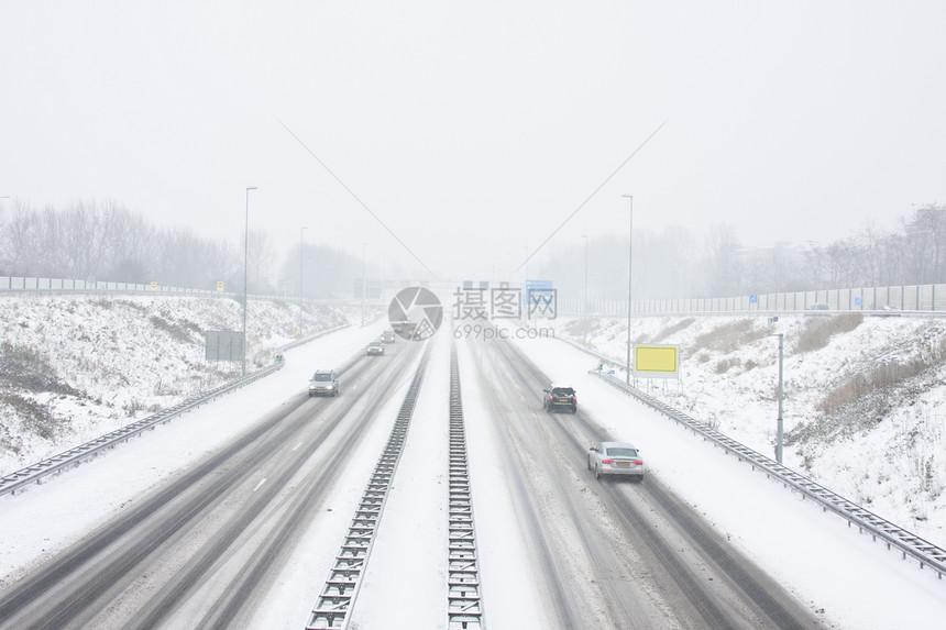 在荷兰阿姆斯特丹附近的冬季暴风雪中著名的A9图片