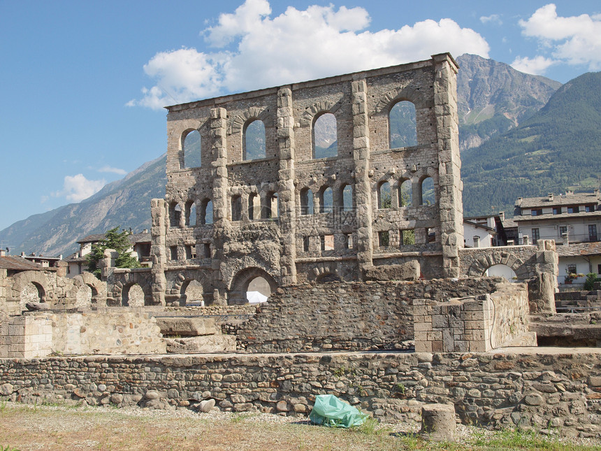 罗马戏剧Aosta纪念碑山脉地标山谷废墟联盟艺术剧院建筑学考古学图片