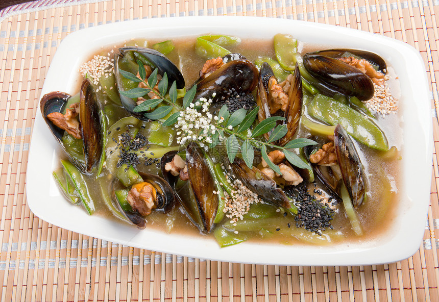 含有蔬菜和坚果的贝类平方食物海鲜小吃盘子混合物烹饪沙拉餐厅图片