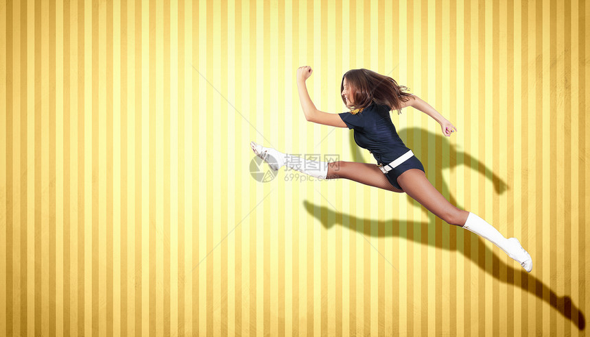 年轻女子跳舞跳跃派对演员霹雳舞杂技女士有氧运动行动艺术女性舞蹈家图片