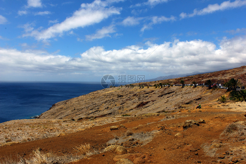 葡萄牙马德拉岛火山热带阳光石头海景蓬塔波浪蓝色边缘冲浪图片